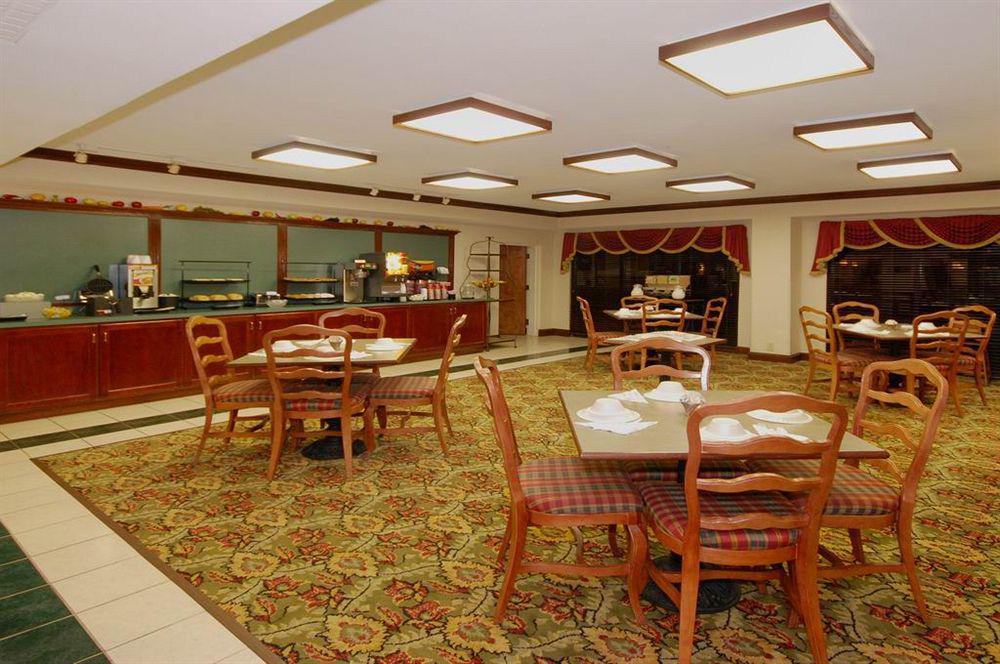 Red Roof Inn & Suites Ньюнен Экстерьер фото