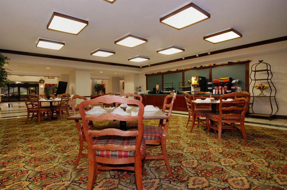 Red Roof Inn & Suites Ньюнен Экстерьер фото