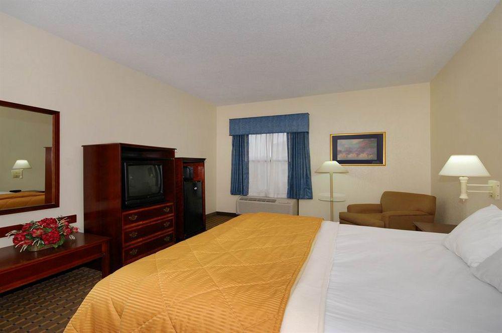 Red Roof Inn & Suites Ньюнен Экстерьер фото