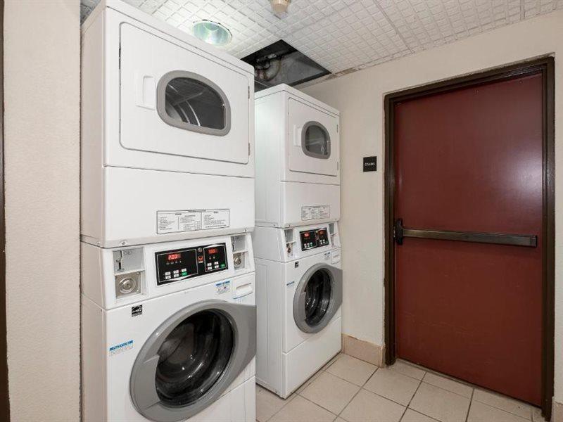 Red Roof Inn & Suites Ньюнен Экстерьер фото