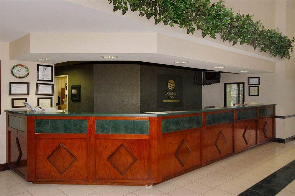 Red Roof Inn & Suites Ньюнен Экстерьер фото