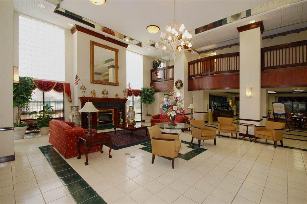 Red Roof Inn & Suites Ньюнен Экстерьер фото