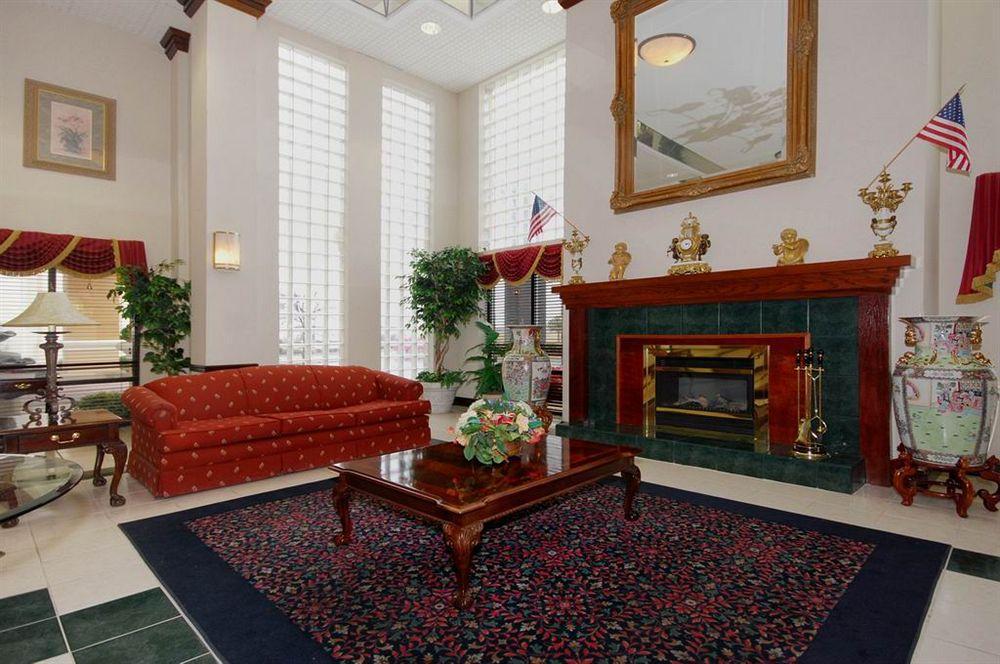 Red Roof Inn & Suites Ньюнен Экстерьер фото