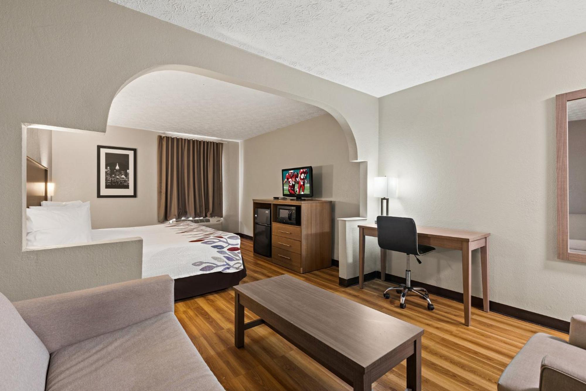 Red Roof Inn & Suites Ньюнен Экстерьер фото