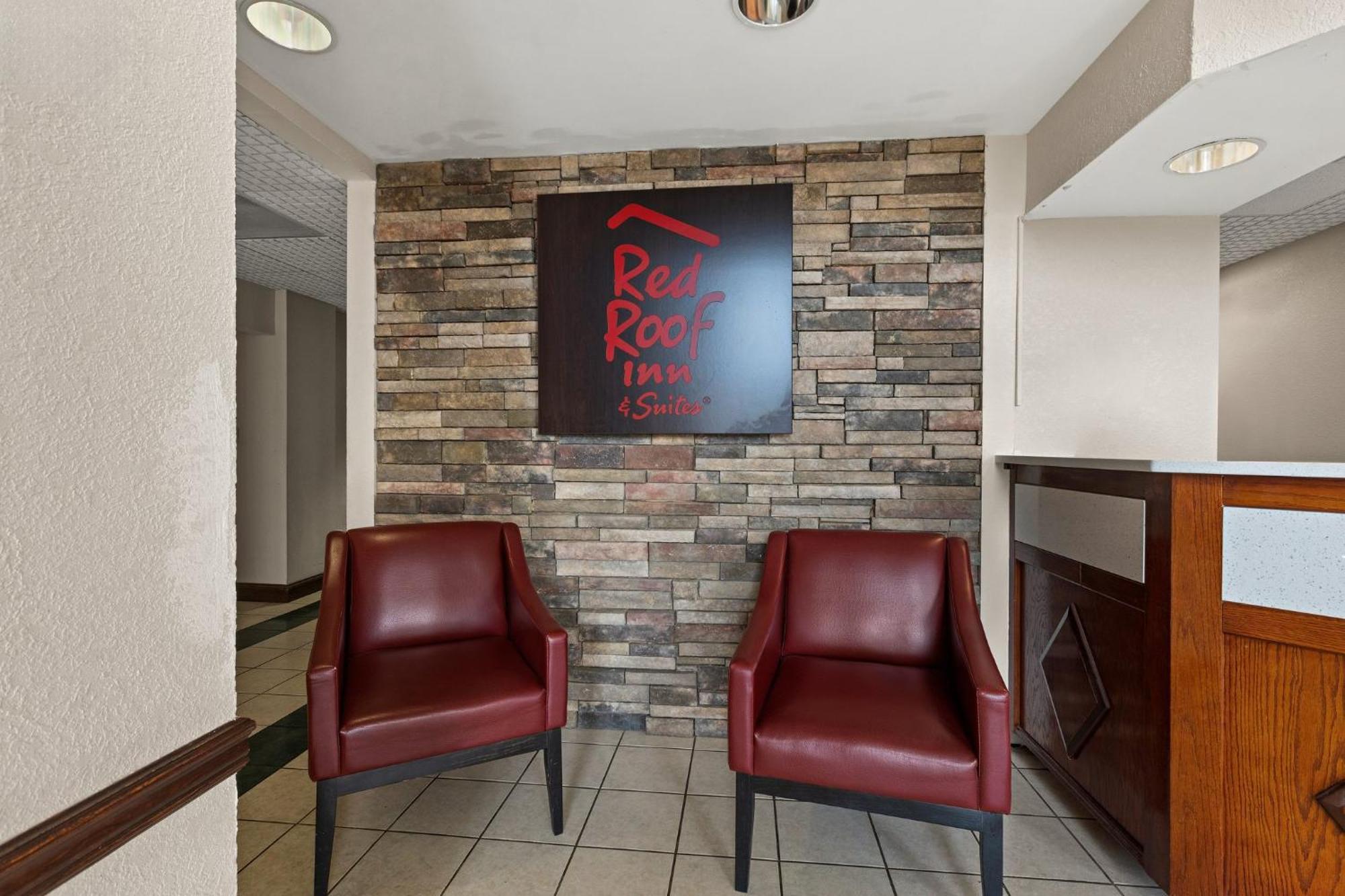 Red Roof Inn & Suites Ньюнен Экстерьер фото