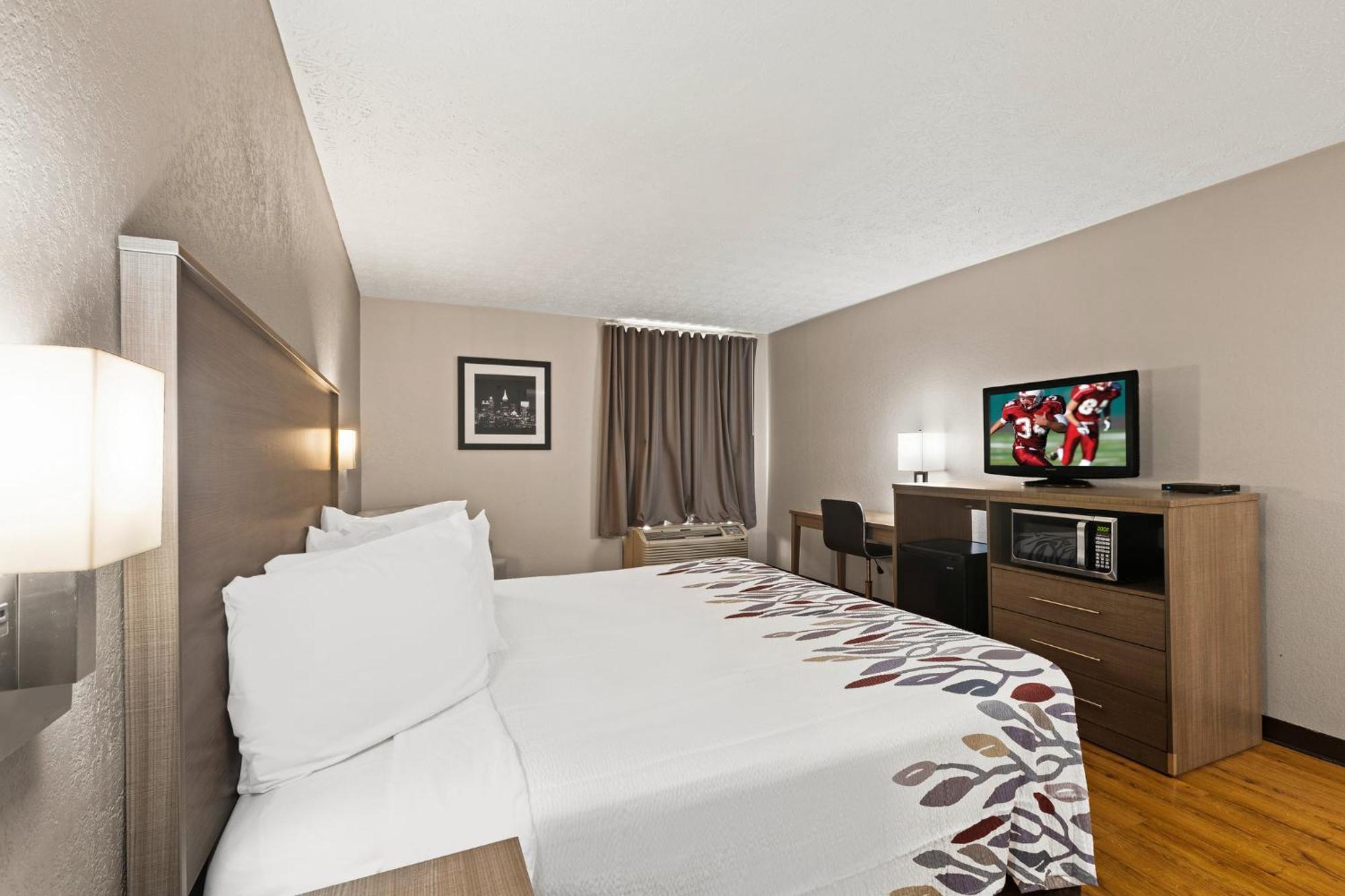 Red Roof Inn & Suites Ньюнен Экстерьер фото