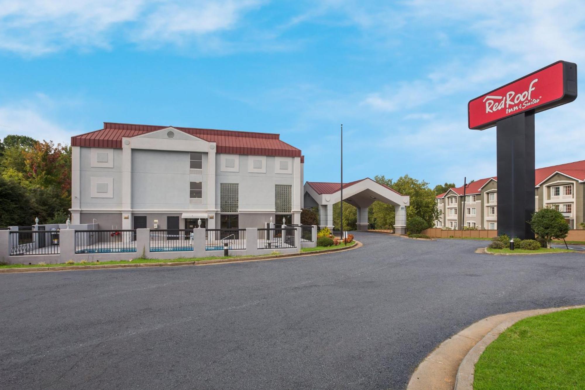 Red Roof Inn & Suites Ньюнен Экстерьер фото