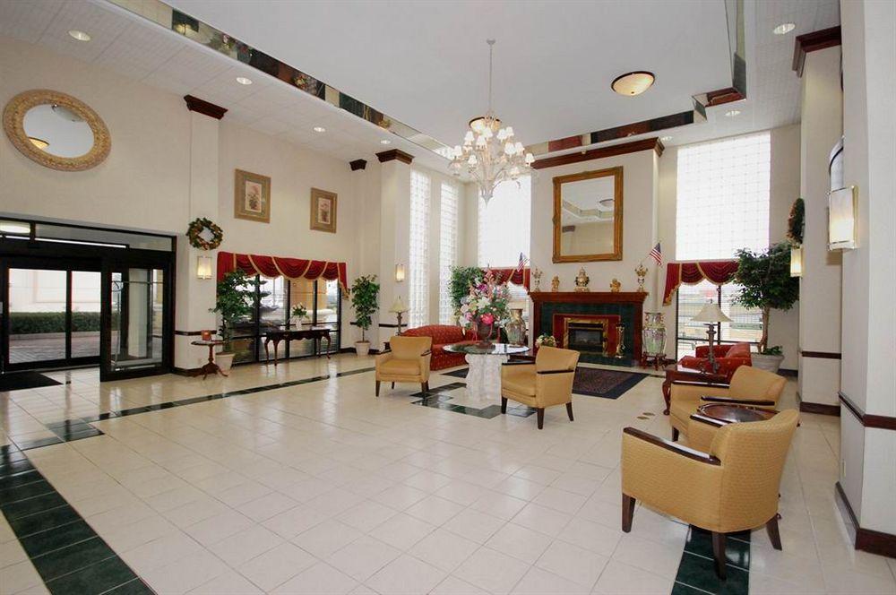 Red Roof Inn & Suites Ньюнен Экстерьер фото