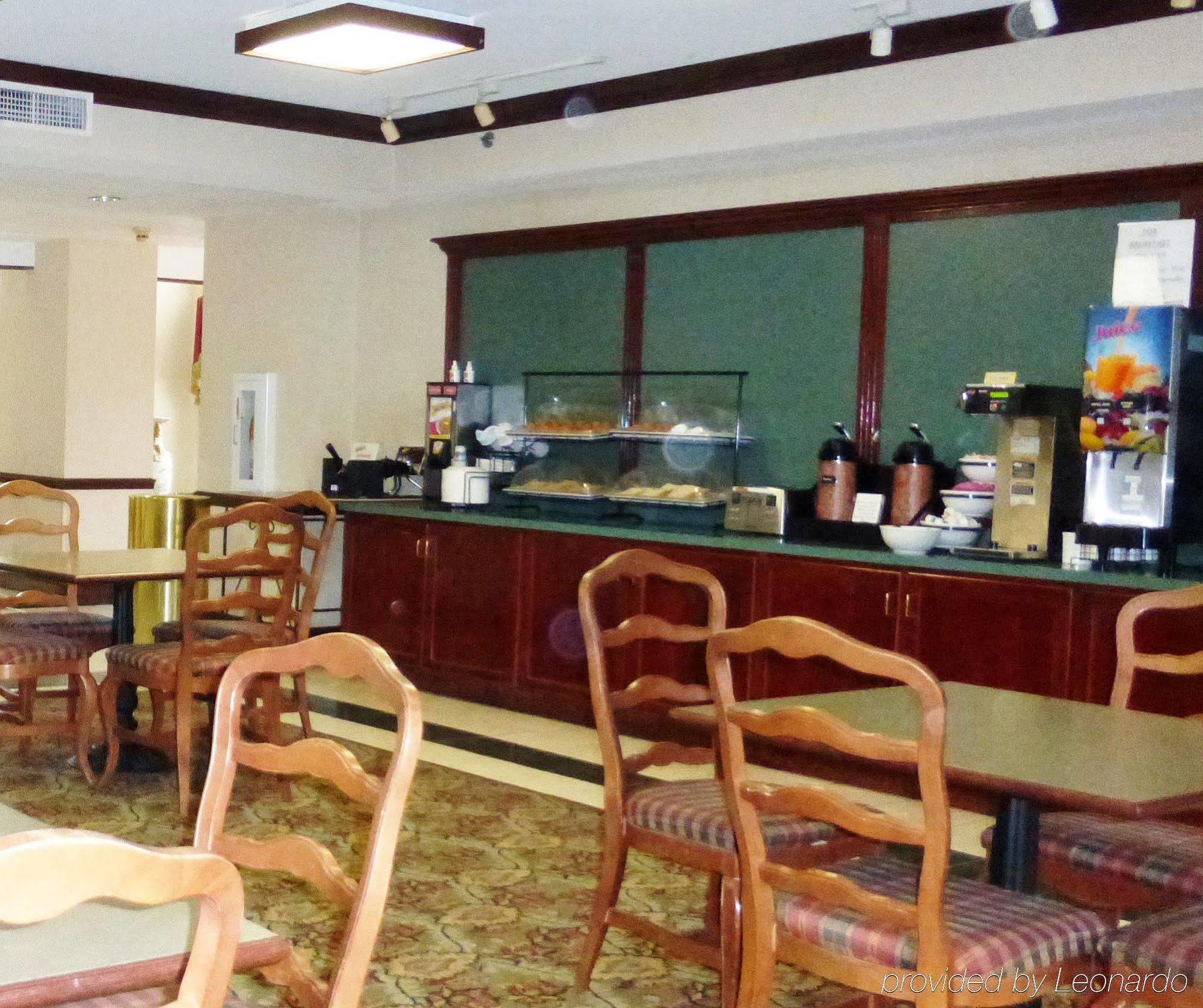 Red Roof Inn & Suites Ньюнен Экстерьер фото