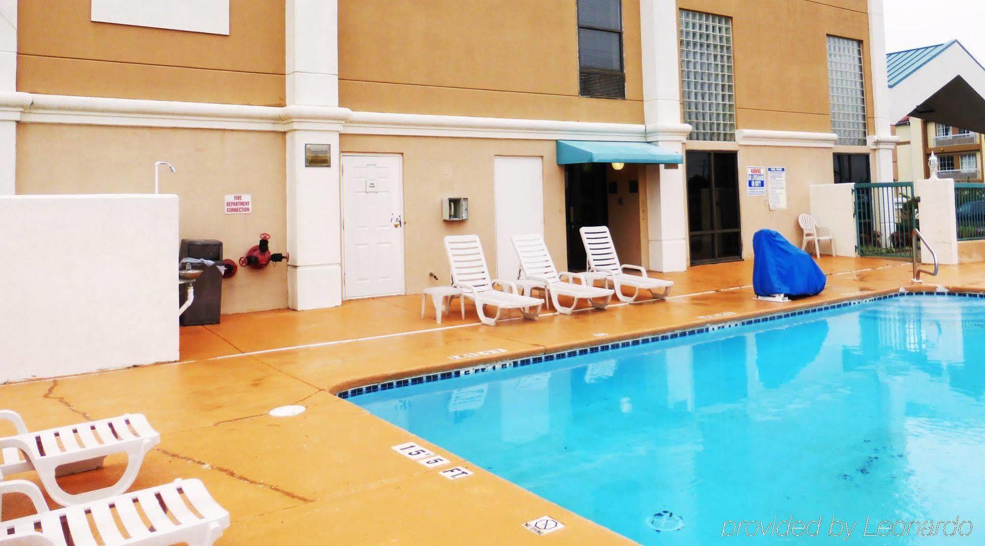 Red Roof Inn & Suites Ньюнен Экстерьер фото