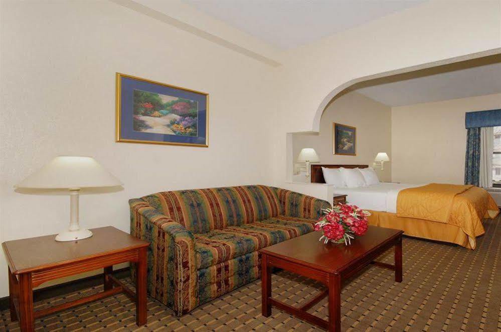 Red Roof Inn & Suites Ньюнен Экстерьер фото